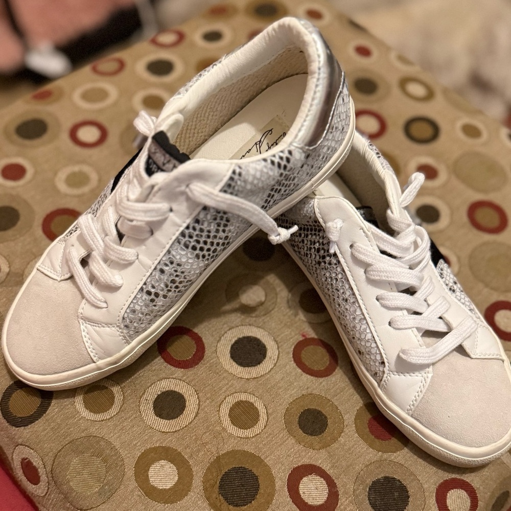 Stylish White and Silver Women's Sneakers - Picture 1 of 8